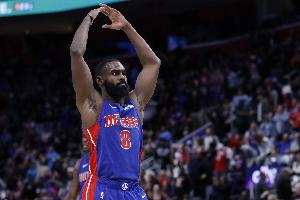 效率挺高！小哈达威14中9&amp;三分9中5空砍23分 另有3板3助攻