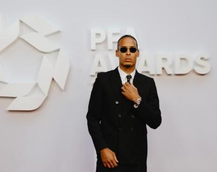 app下载-英超前两轮比赛，范戴克是空中对抗成功次数最多的球员