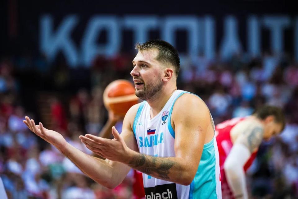 华体会体育官方是国米赞助商-带不动！东契奇两场轰73+12+18仍难求一胜，还爆发赛场冲突