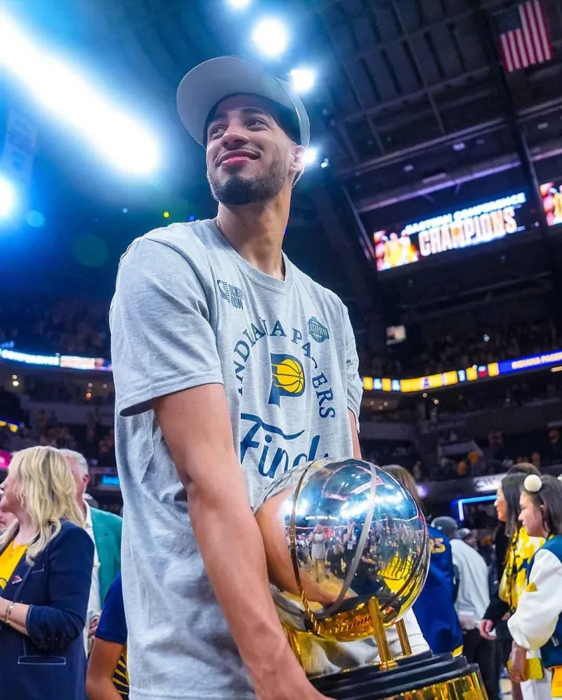 体育赛事-关键先生！步行者官媒晒出哈利伯顿上赛季赛场靓照