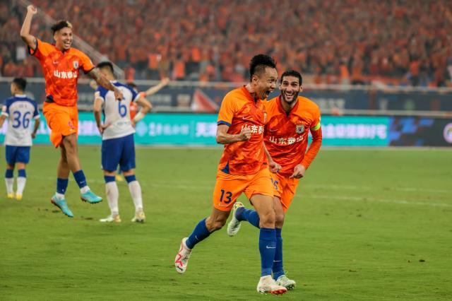 泰山“全民出击”配角也闪光 崔康熙已布局未来两季